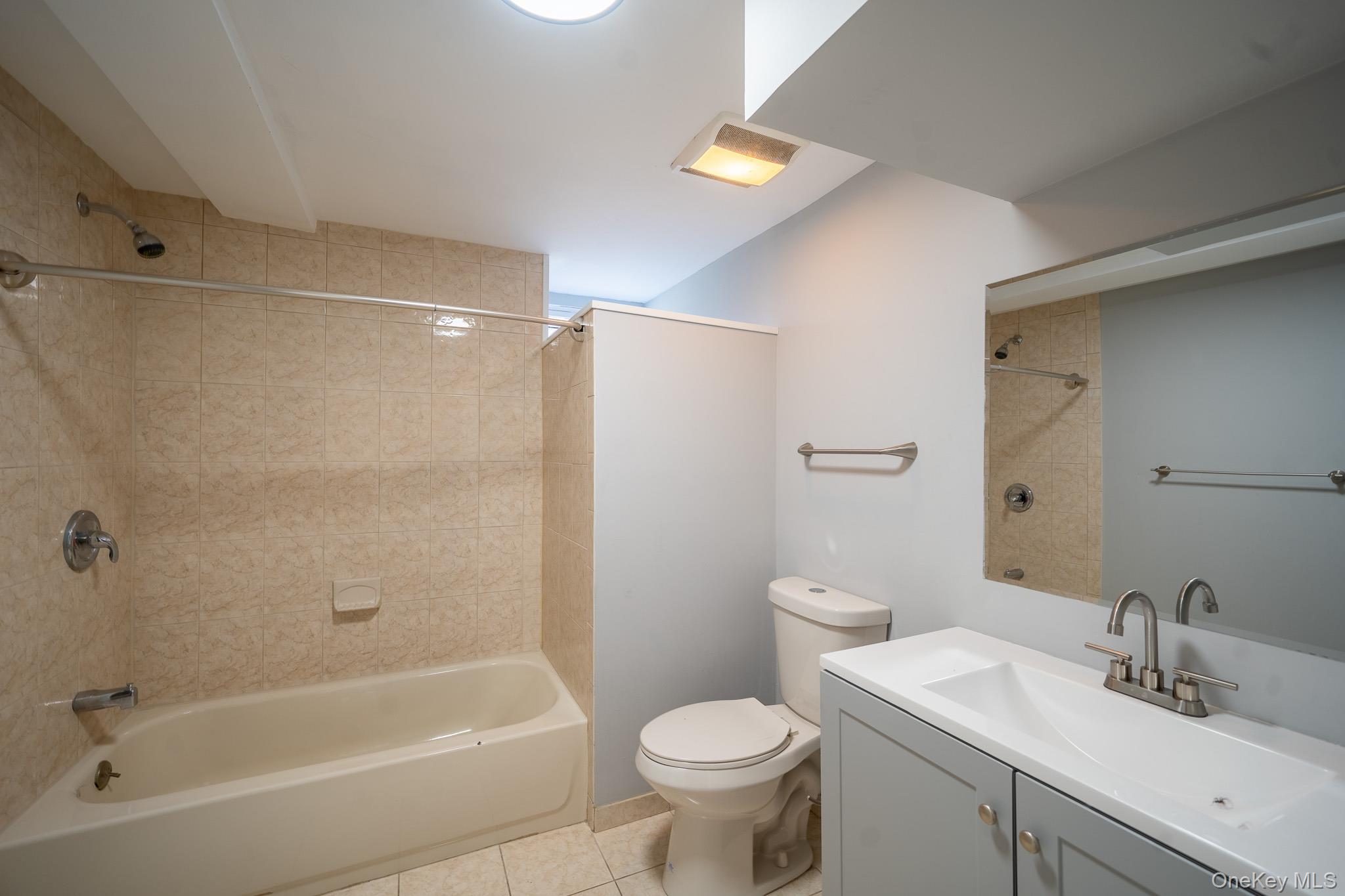 23 Wheat Path Road W, Mount Sinai, NY 11766