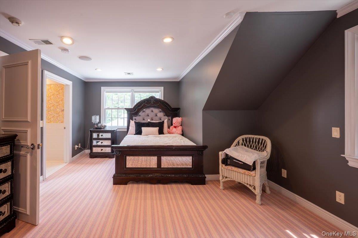 1331 Harbor Road, Hewlett Harbor, NY 11557