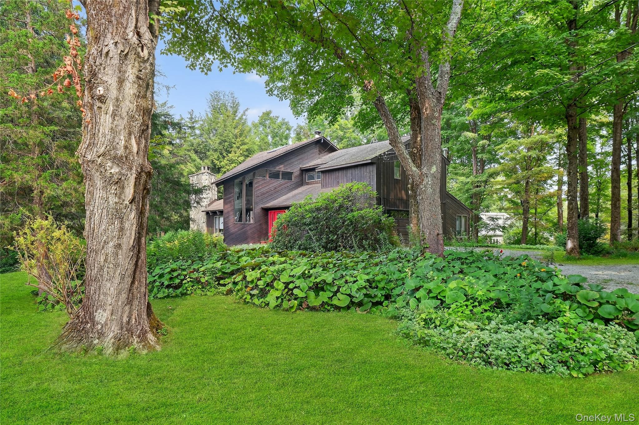 27 Woodland Drive, Salt Point, NY 12578