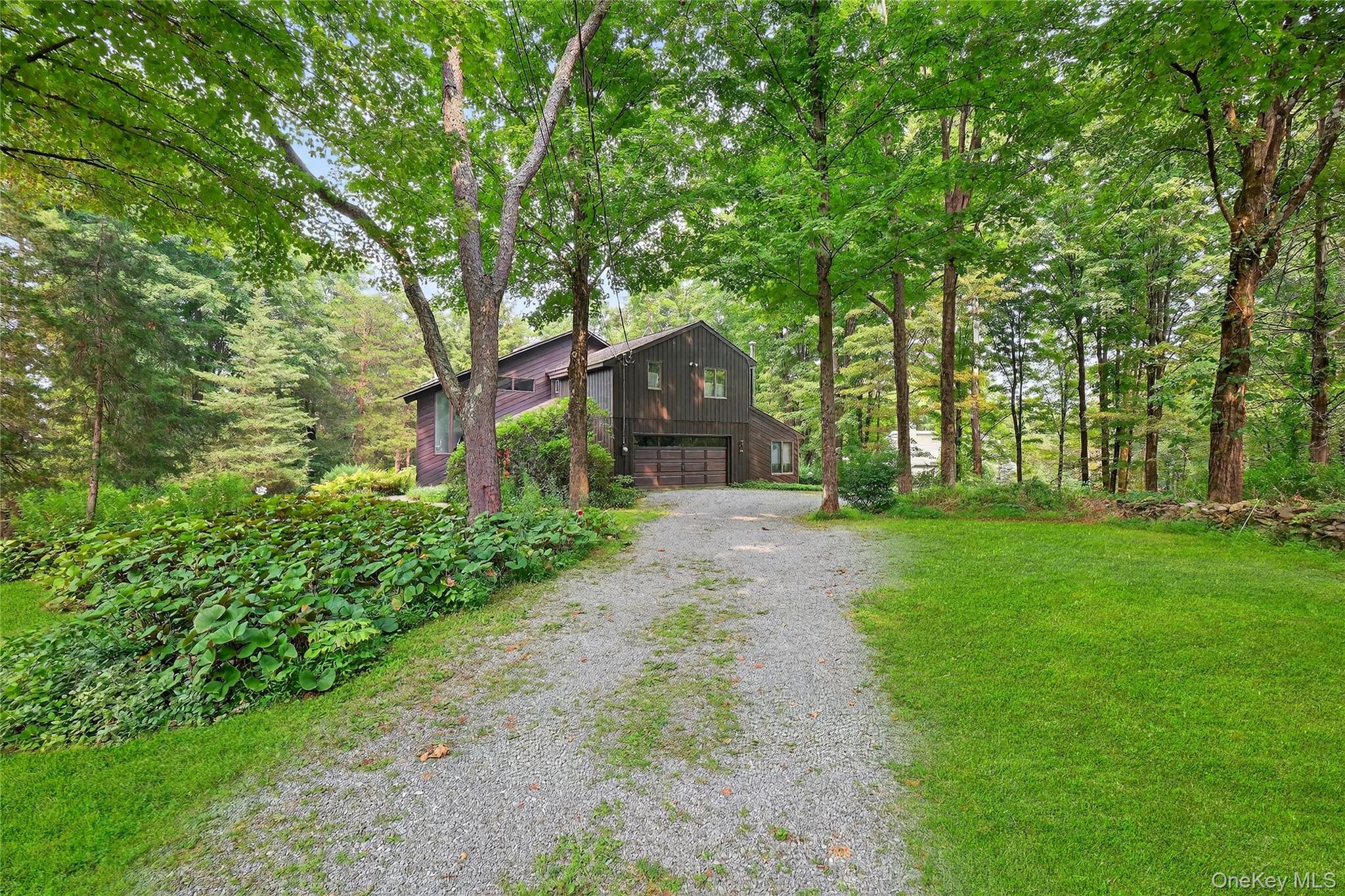 27 Woodland Drive, Salt Point, NY 12578