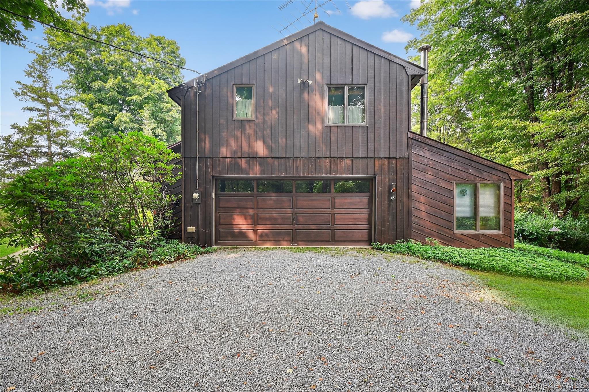 27 Woodland Drive, Salt Point, NY 12578