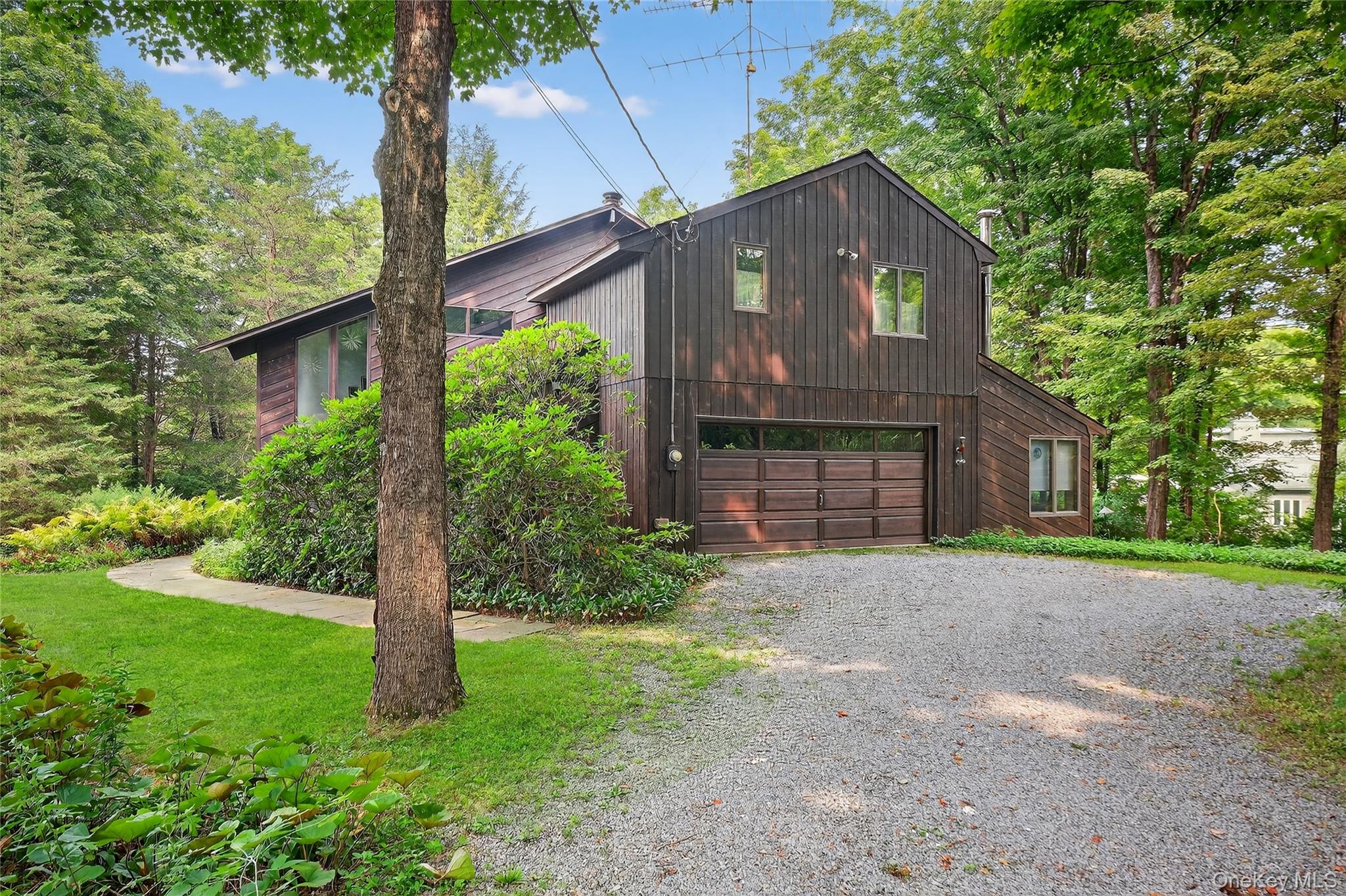 27 Woodland Drive, Salt Point, NY 12578