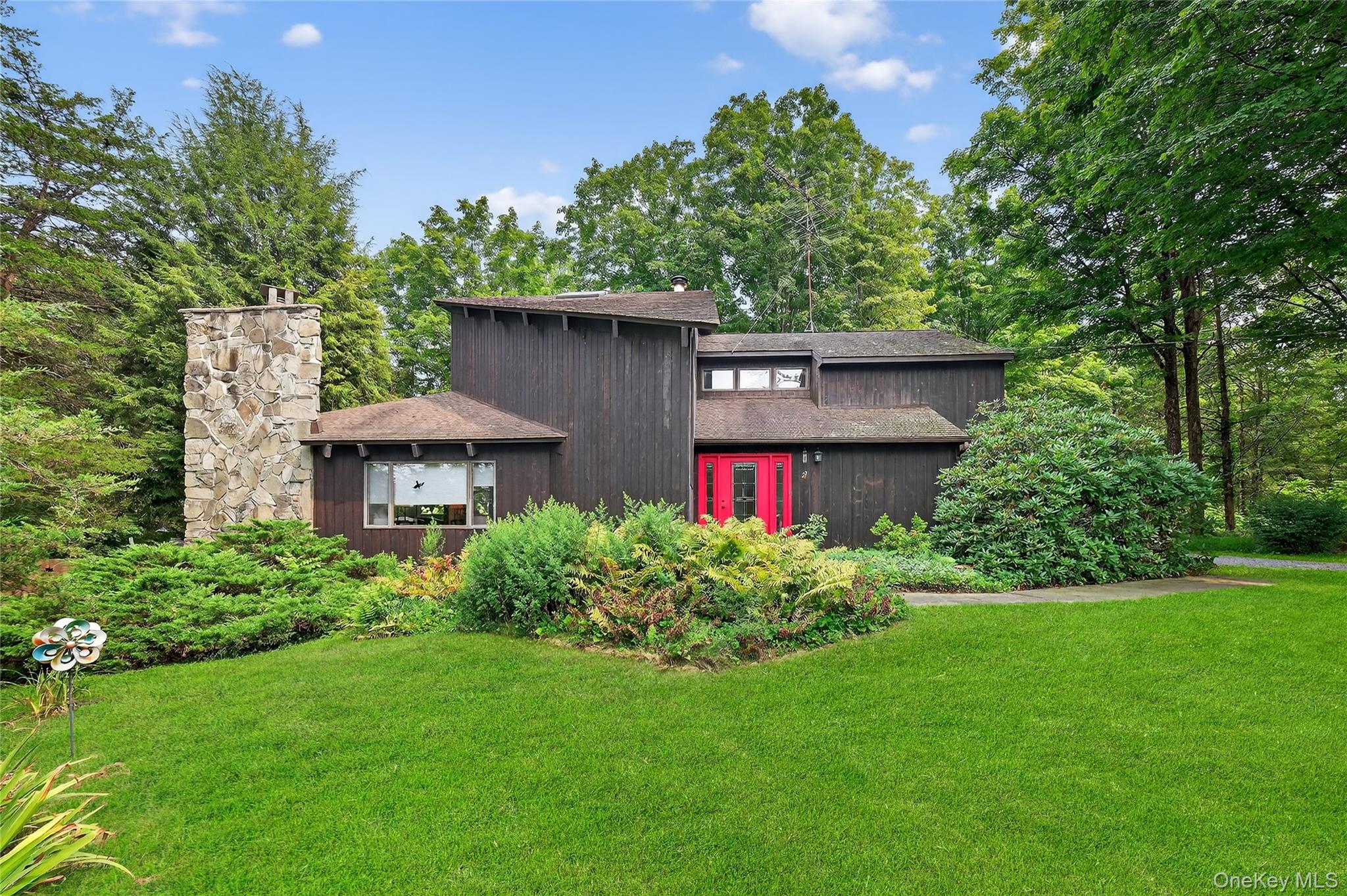 27 Woodland Drive, Salt Point, NY 12578