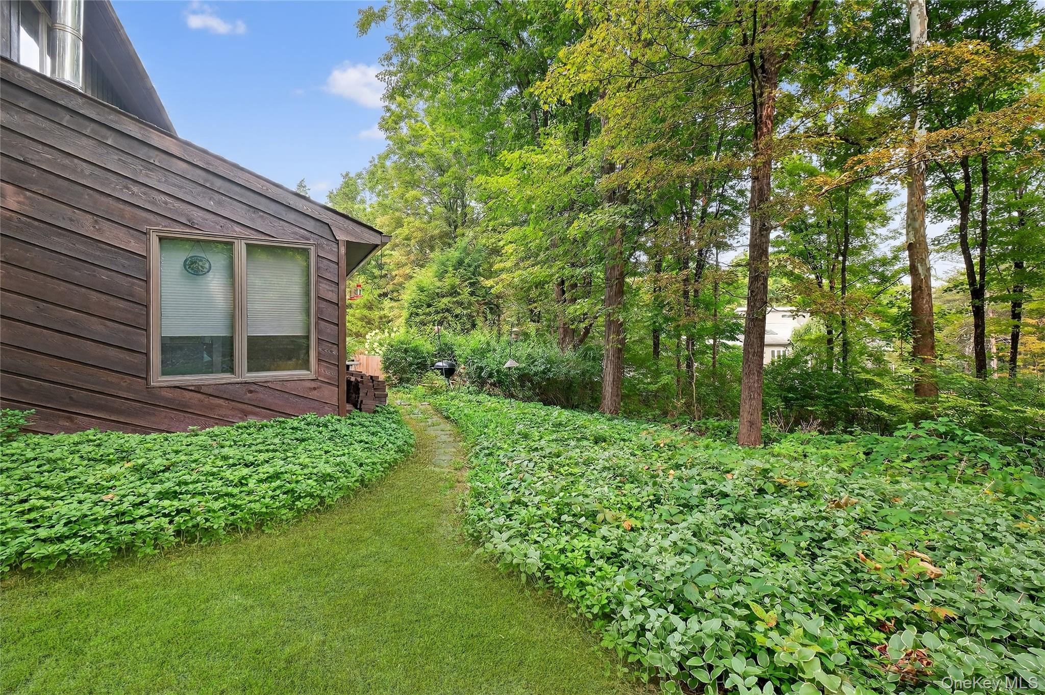 27 Woodland Drive, Salt Point, NY 12578