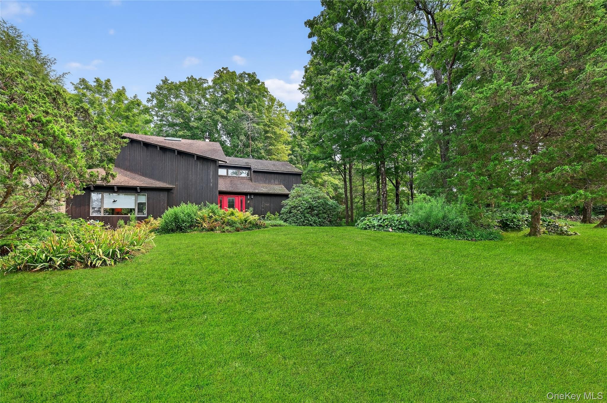 27 Woodland Drive, Salt Point, NY 12578