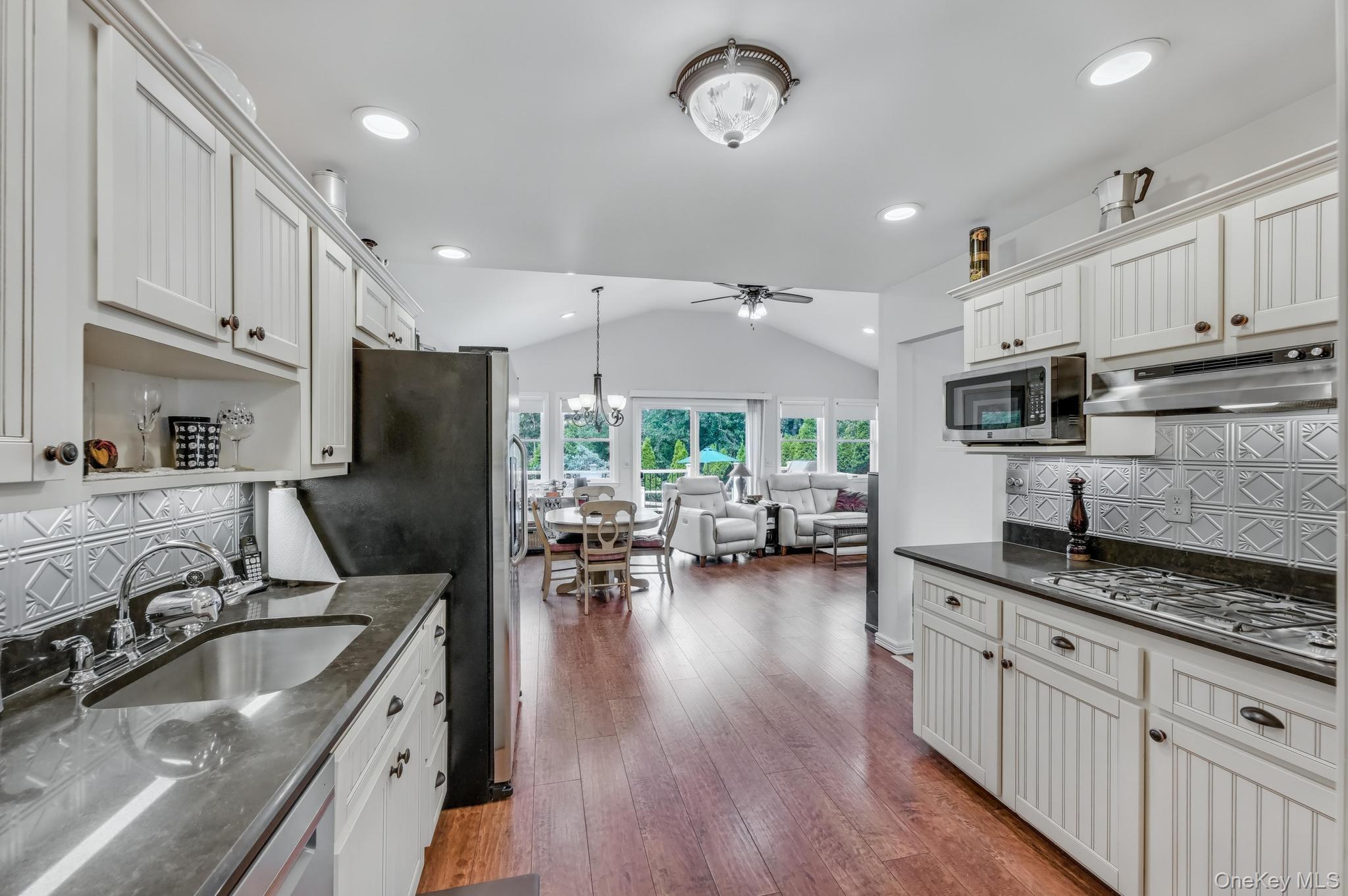 20 Peppermint Road, Commack, NY 11725