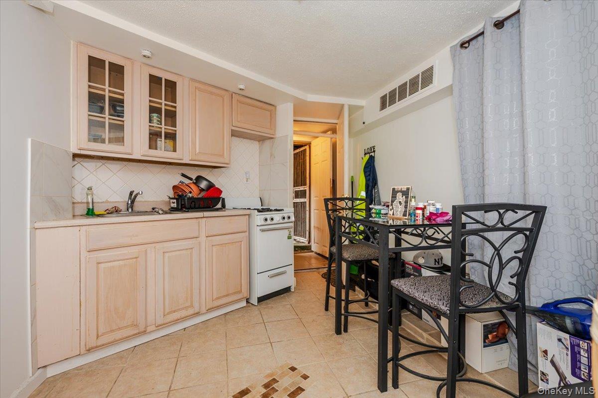 2703 Woodhull Avenue, Bronx, NY 10469