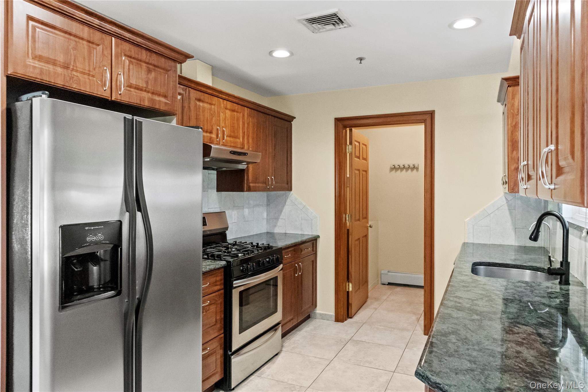 72 Cedar Swamp Road # 3, Glen Cove, NY 11542