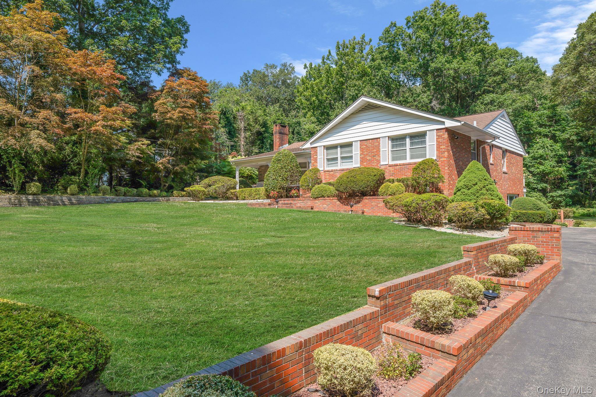 520 Caledonia Road, Dix Hills, NY 11746