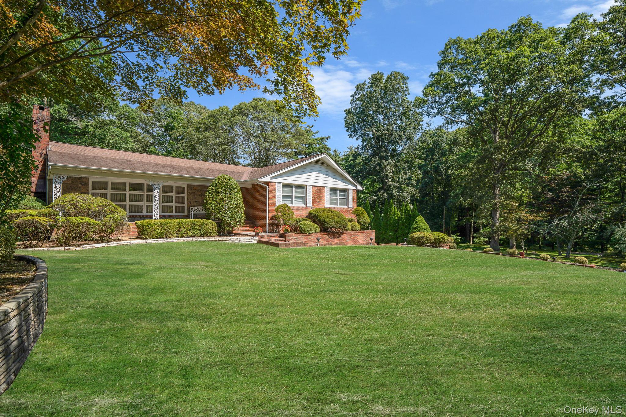 520 Caledonia Road, Dix Hills, NY 11746