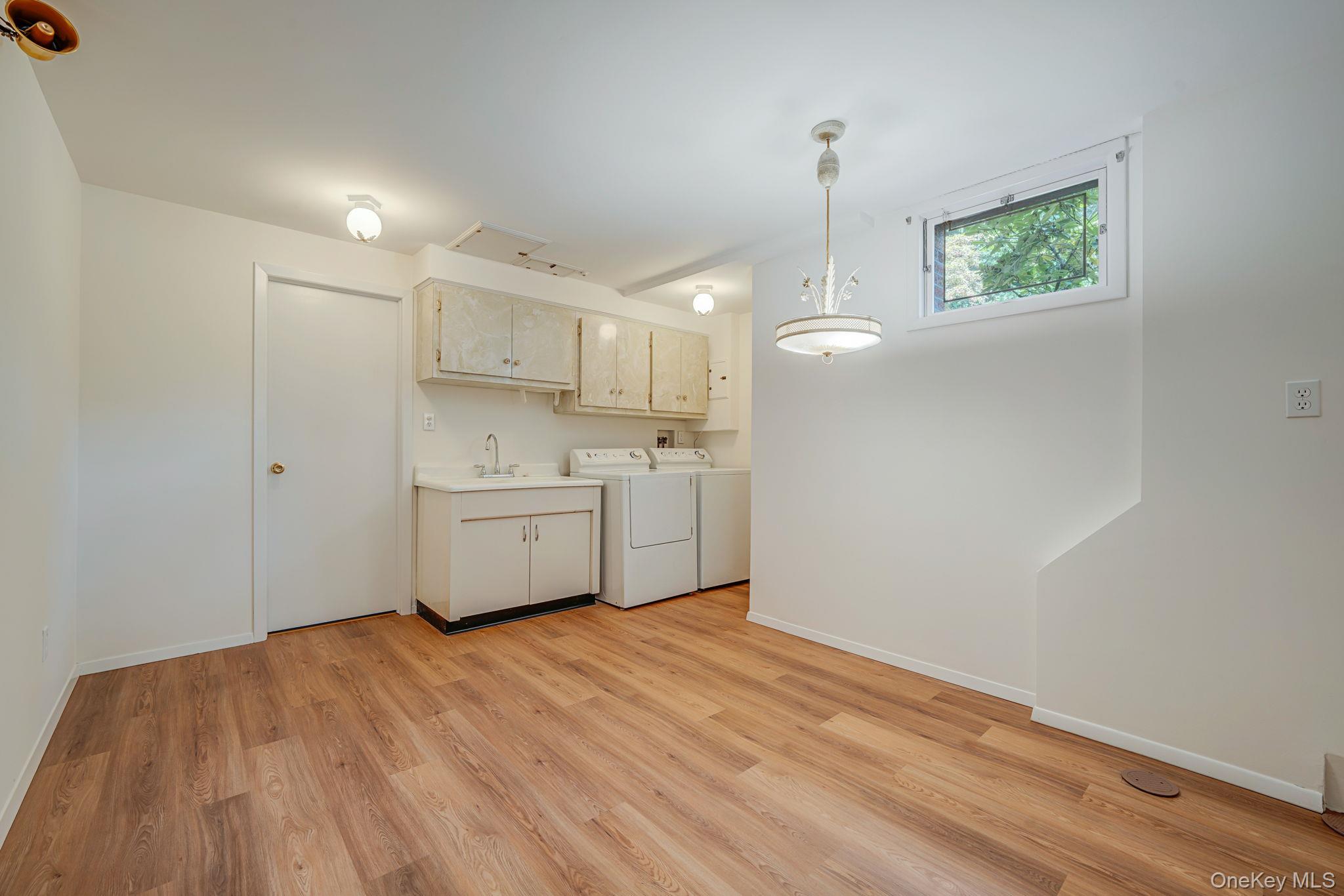 520 Caledonia Road, Dix Hills, NY 11746