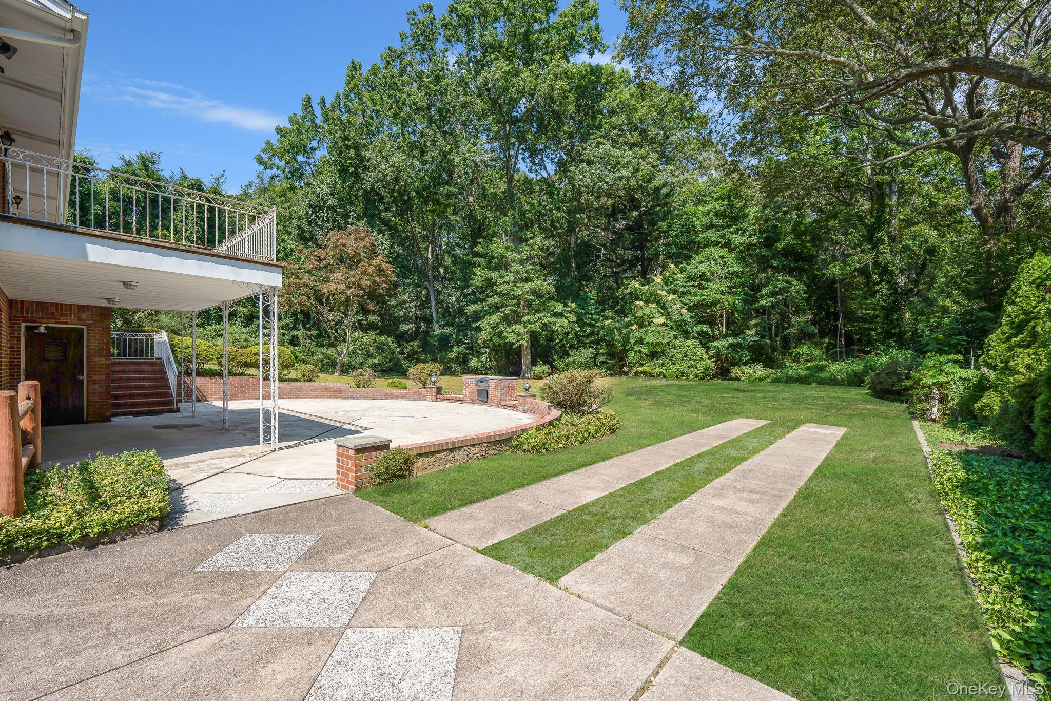 520 Caledonia Road, Dix Hills, NY 11746