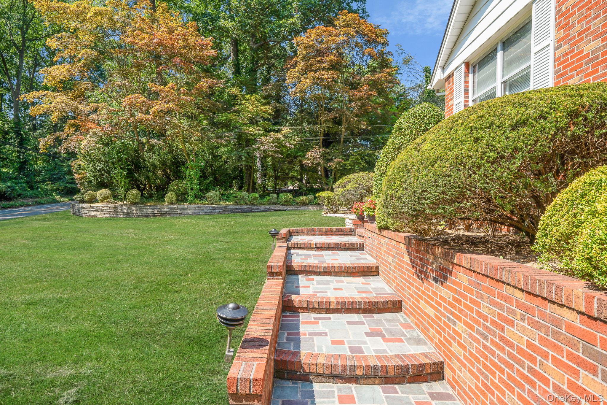 520 Caledonia Road, Dix Hills, NY 11746