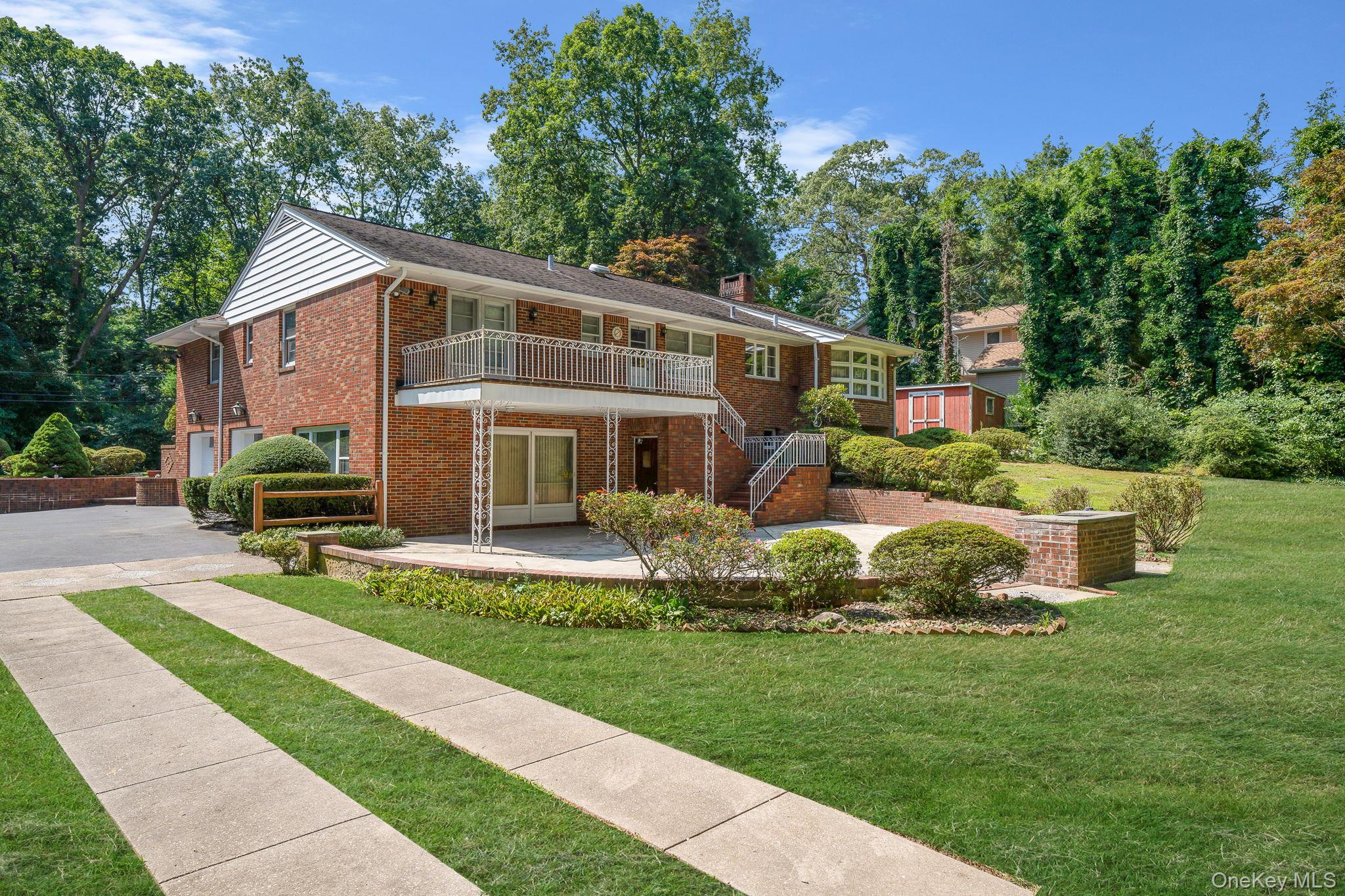 520 Caledonia Road, Dix Hills, NY 11746