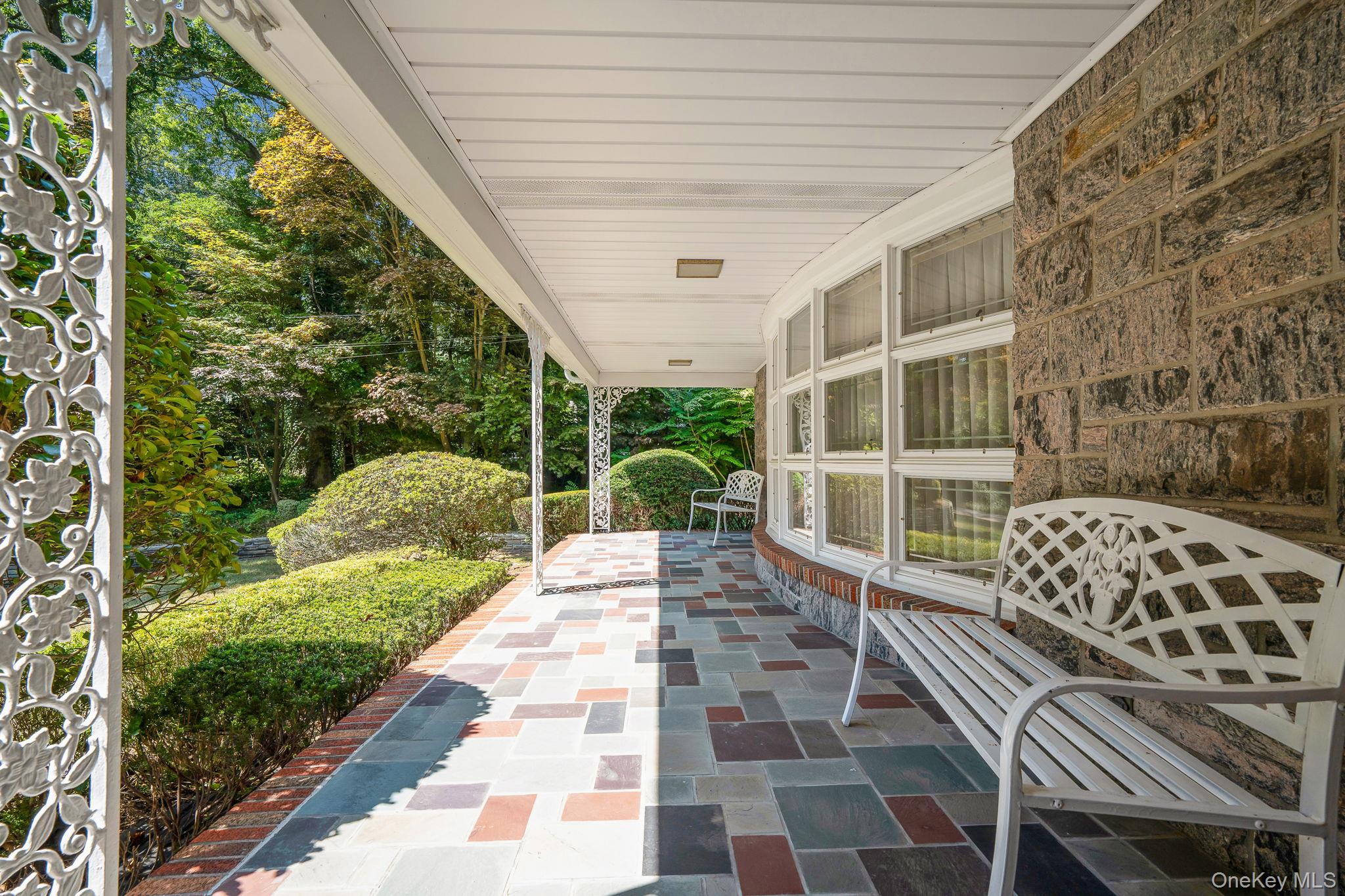 520 Caledonia Road, Dix Hills, NY 11746