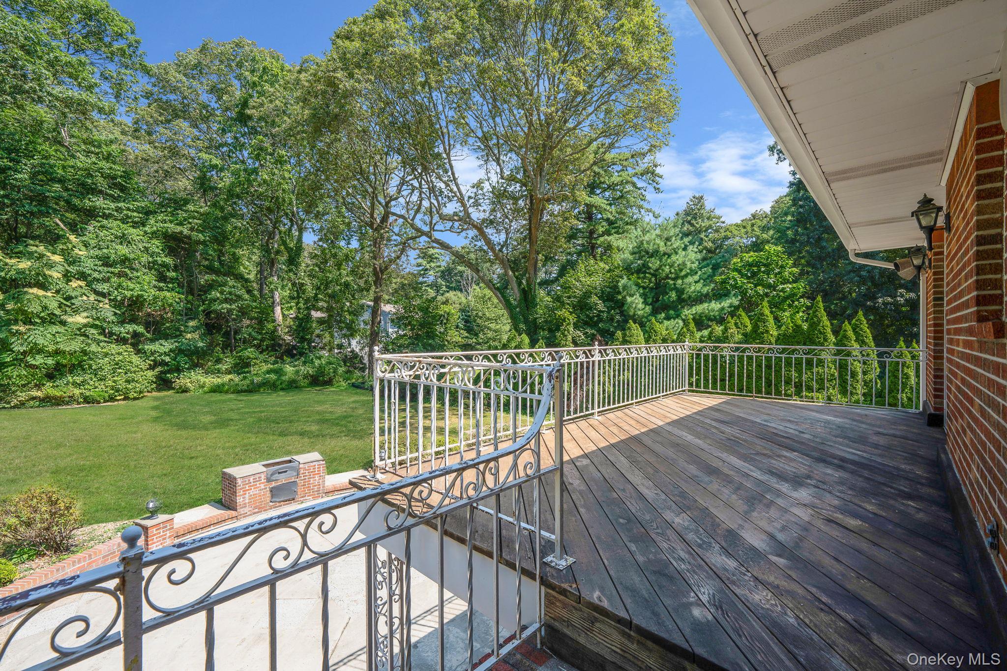 520 Caledonia Road, Dix Hills, NY 11746