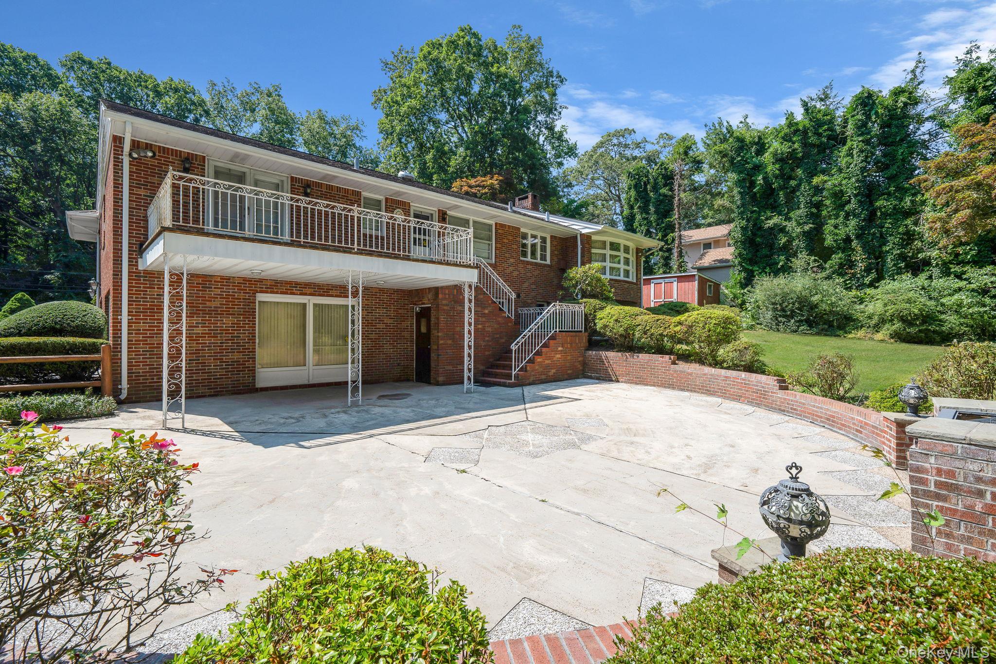 520 Caledonia Road, Dix Hills, NY 11746