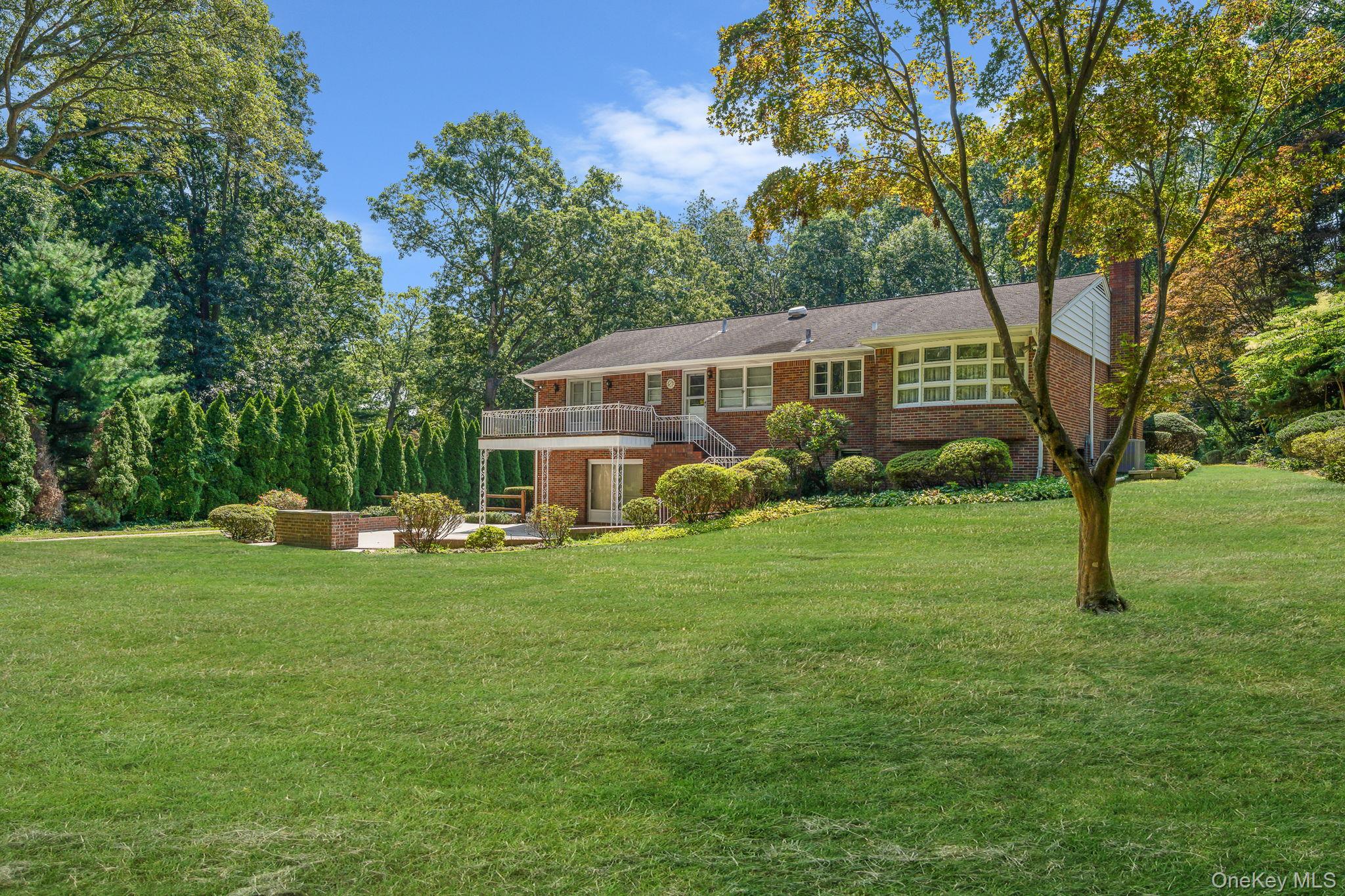 520 Caledonia Road, Dix Hills, NY 11746