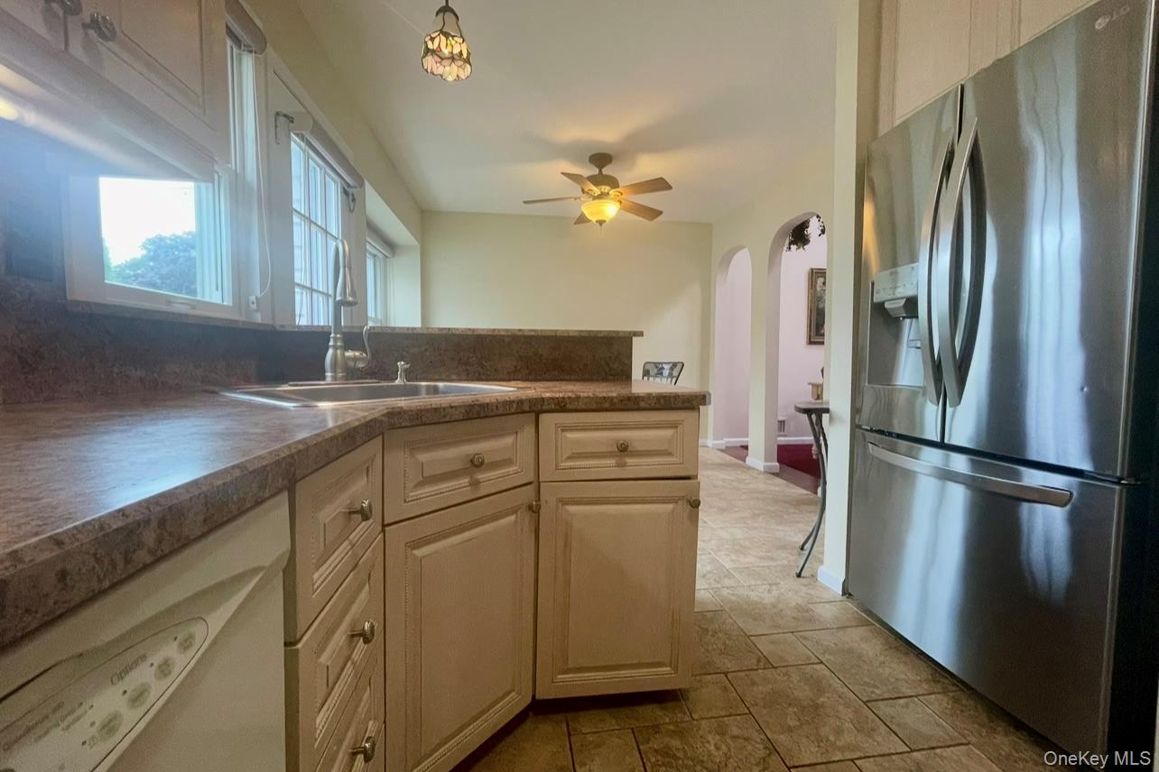 42 Primrose Lane # 42, North Babylon, NY 11703