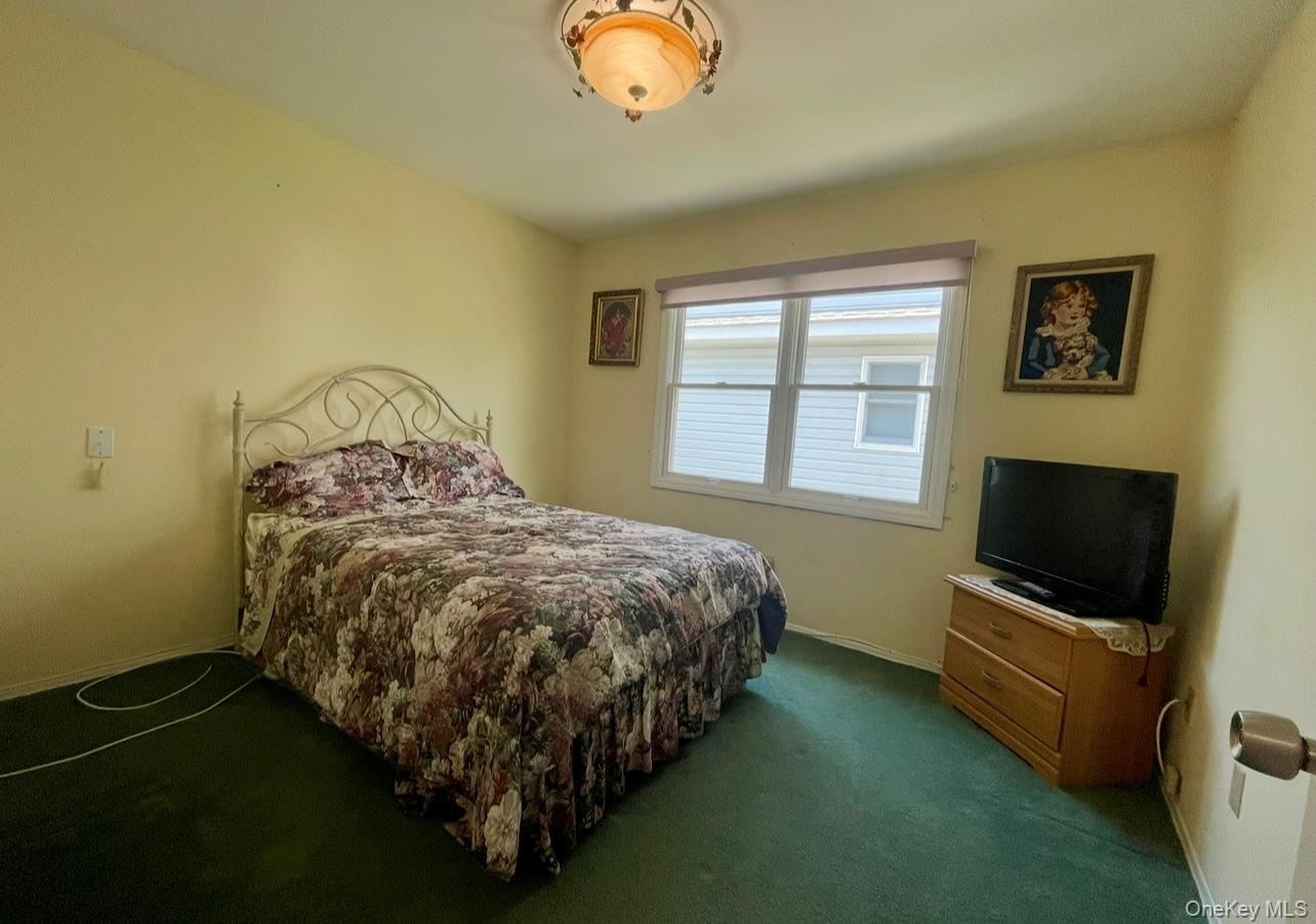 42 Primrose Lane # 42, North Babylon, NY 11703