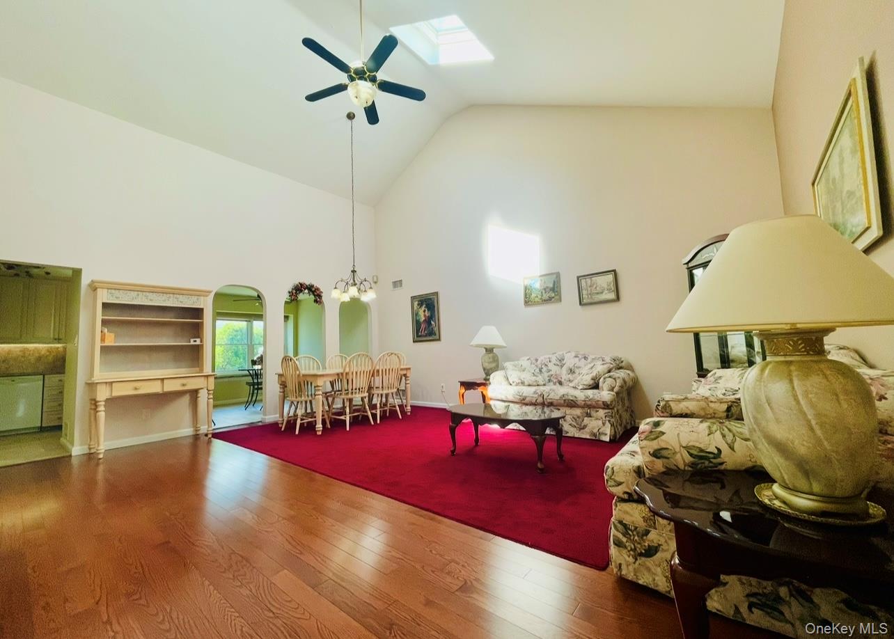 42 Primrose Lane # 42, North Babylon, NY 11703