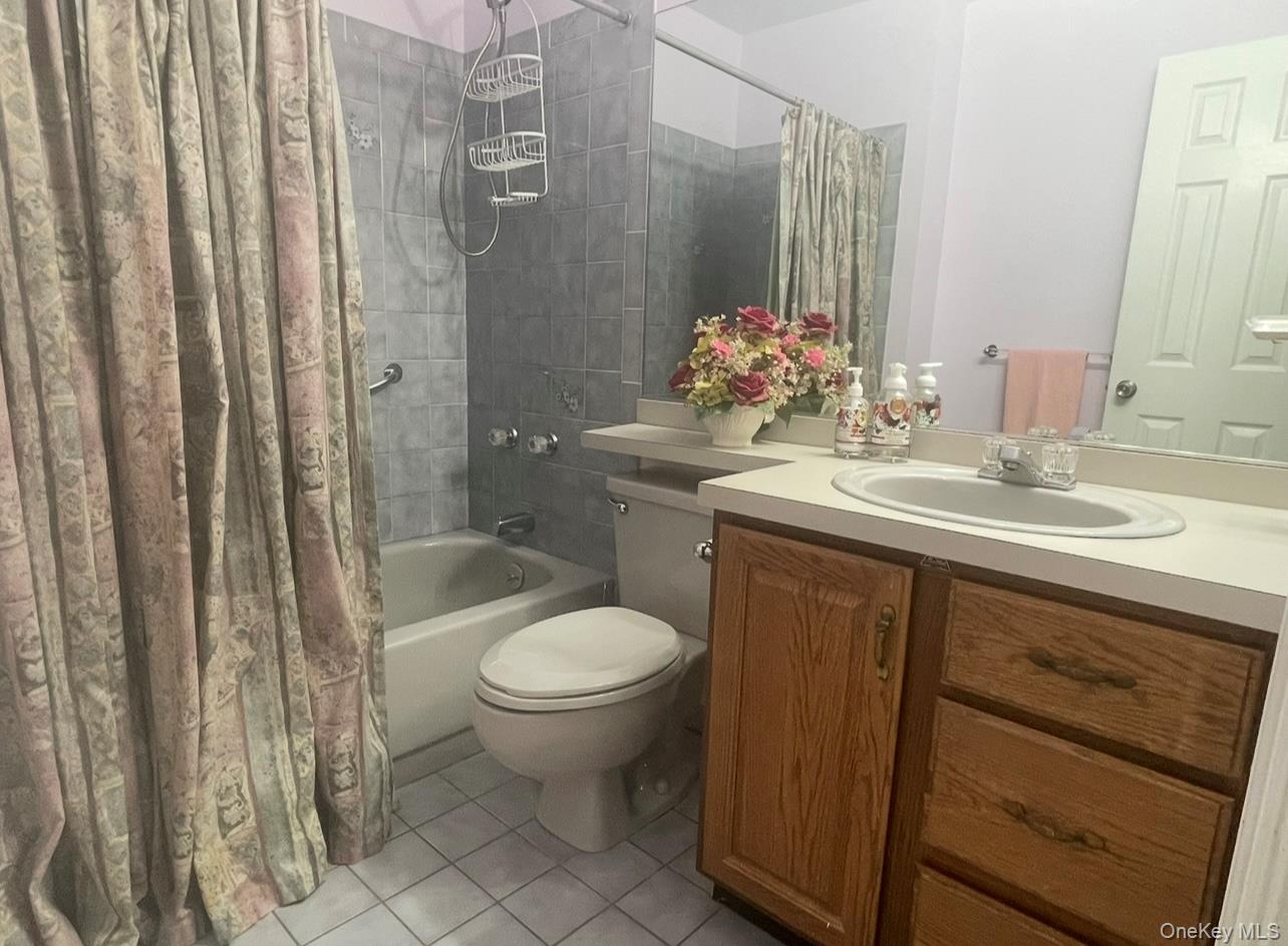 42 Primrose Lane # 42, North Babylon, NY 11703