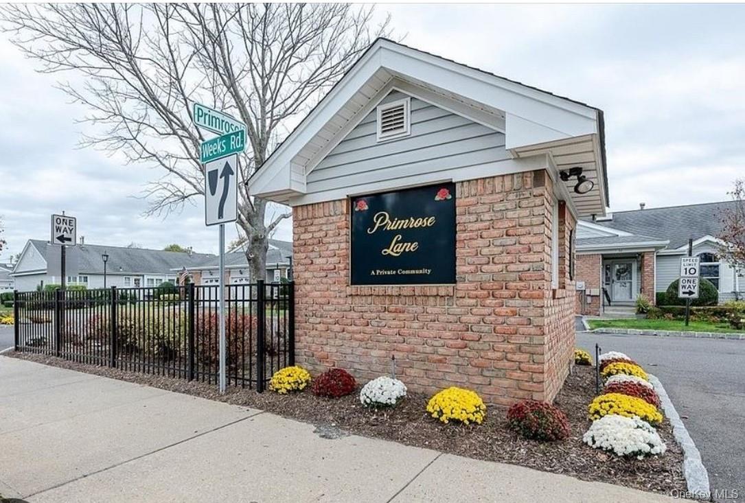 42 Primrose Lane # 42, North Babylon, NY 11703