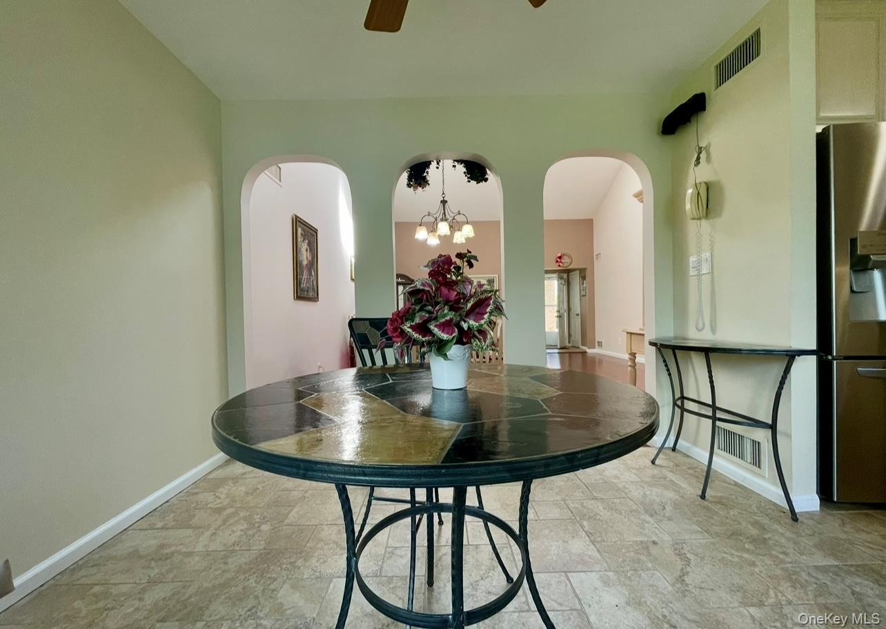 42 Primrose Lane # 42, North Babylon, NY 11703