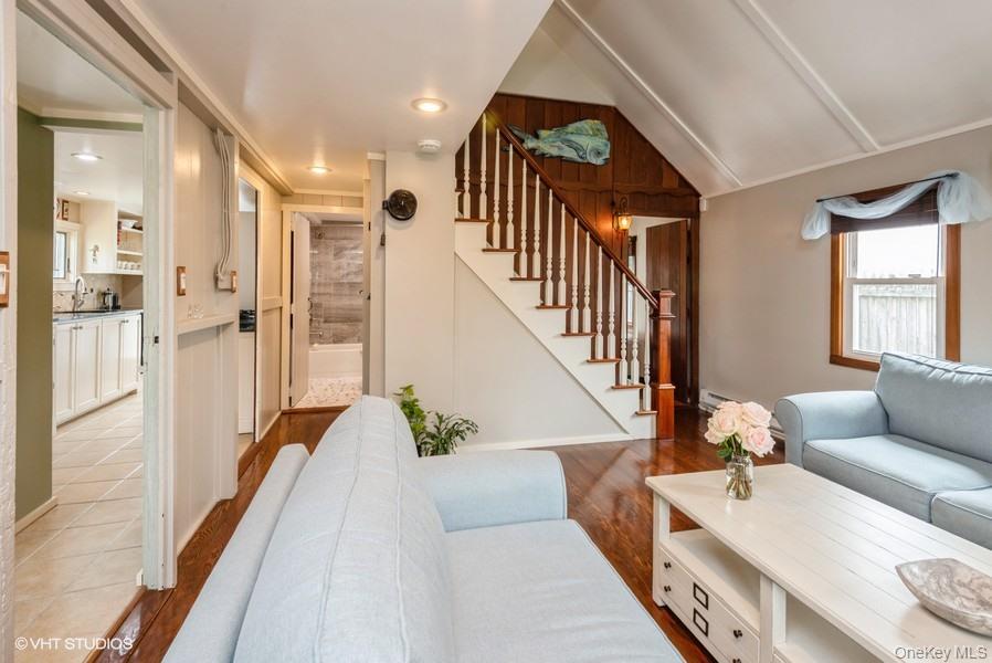 10 Stuart Avenue, Babylon, NY 11702