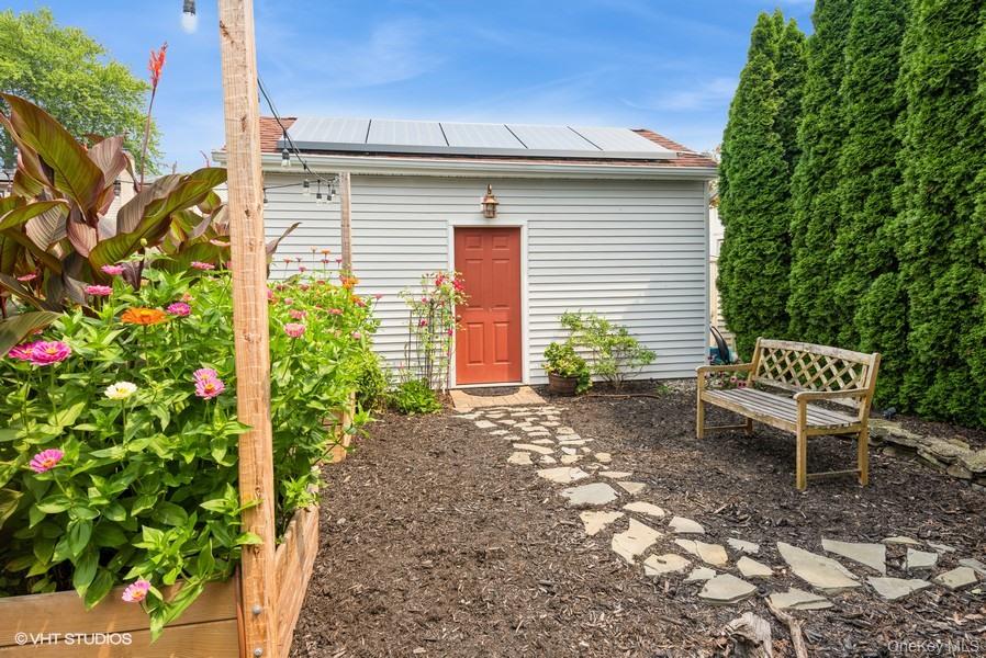 10 Stuart Avenue, Babylon, NY 11702