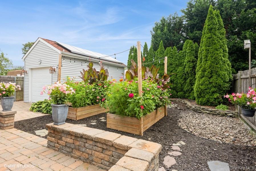 10 Stuart Avenue, Babylon, NY 11702