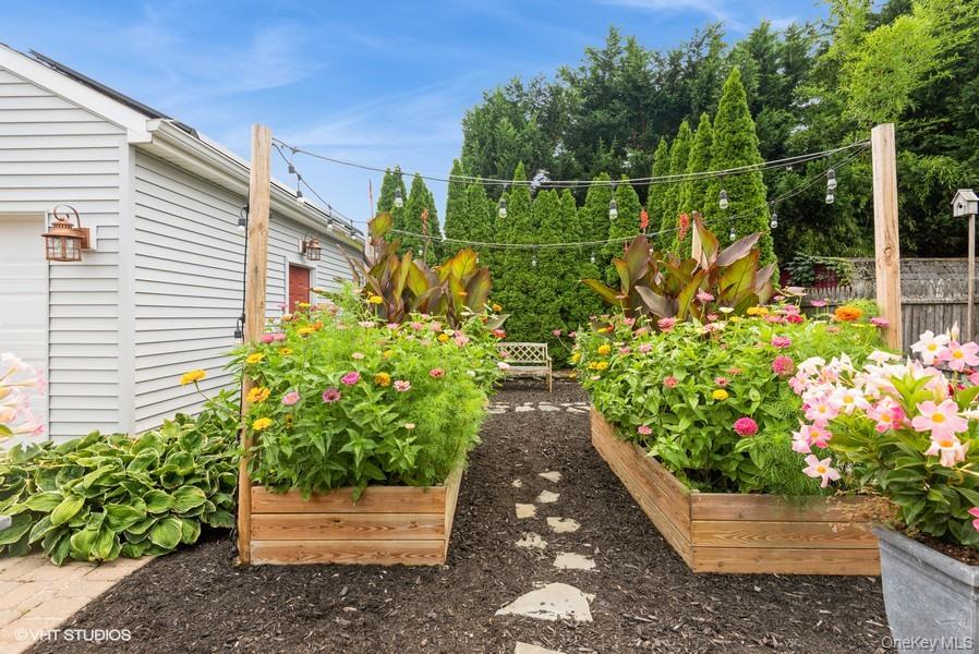 10 Stuart Avenue, Babylon, NY 11702