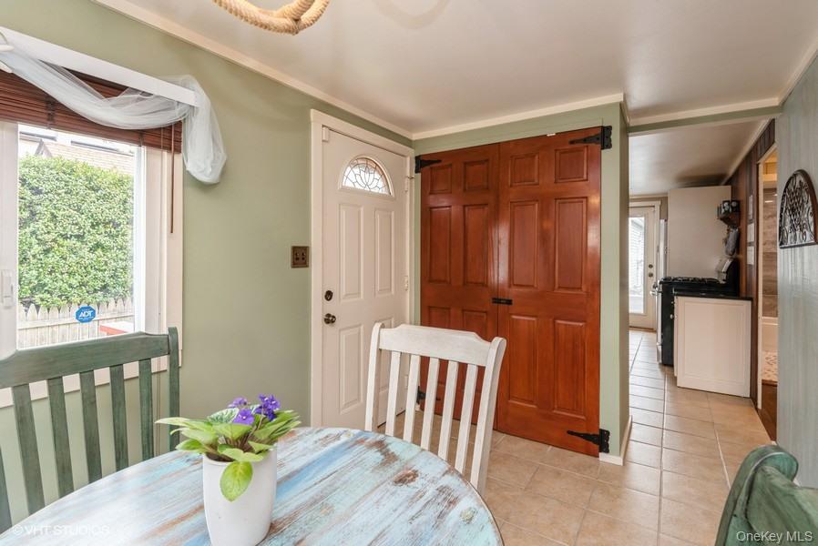 10 Stuart Avenue, Babylon, NY 11702