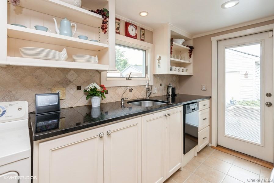 10 Stuart Avenue, Babylon, NY 11702