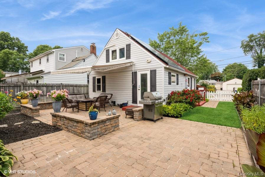 10 Stuart Avenue, Babylon, NY 11702