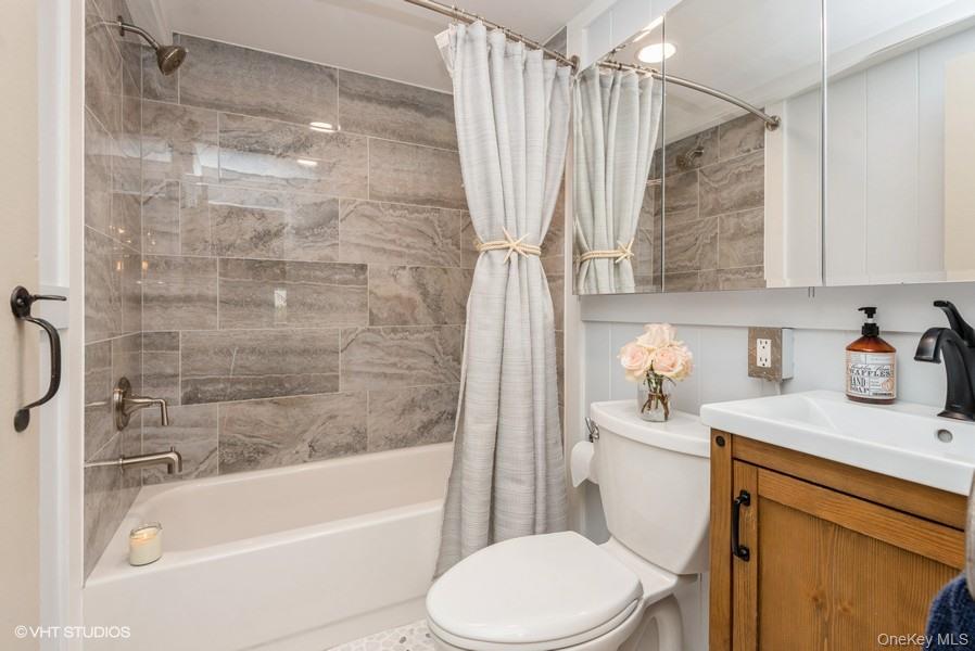 10 Stuart Avenue, Babylon, NY 11702