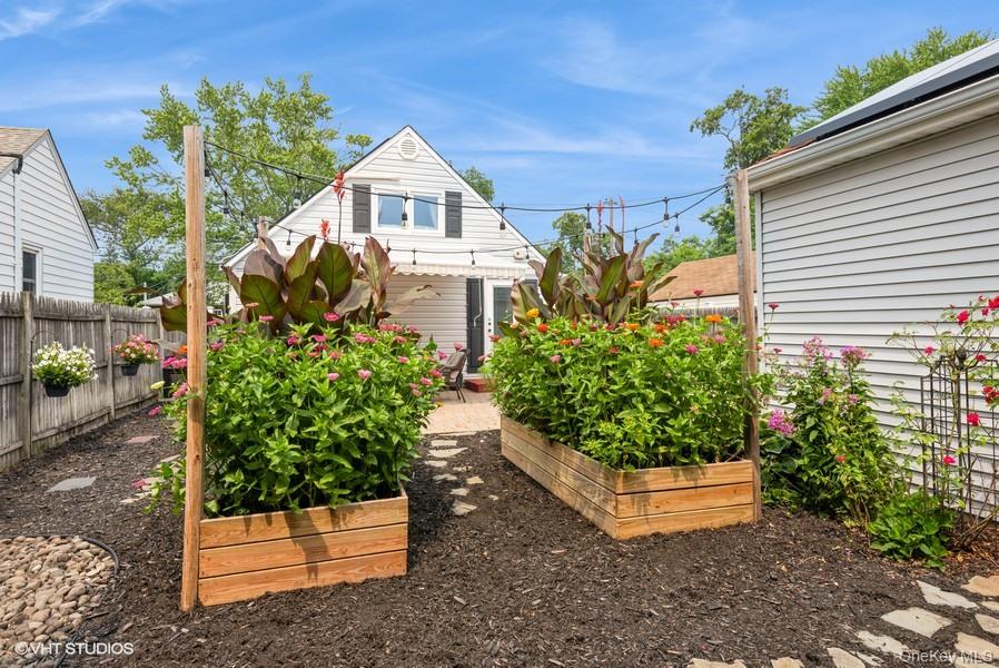 10 Stuart Avenue, Babylon, NY 11702