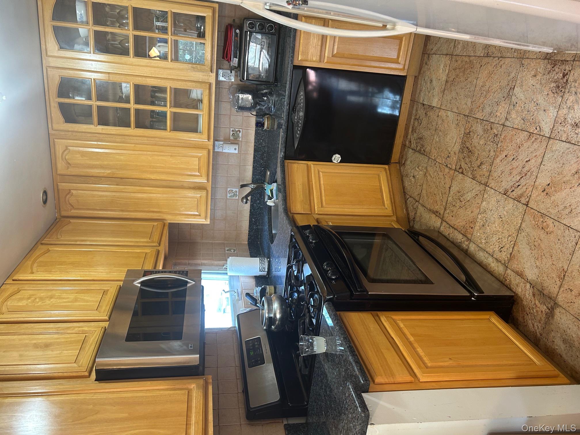 87-47 256th Street, Floral Park, NY 11001