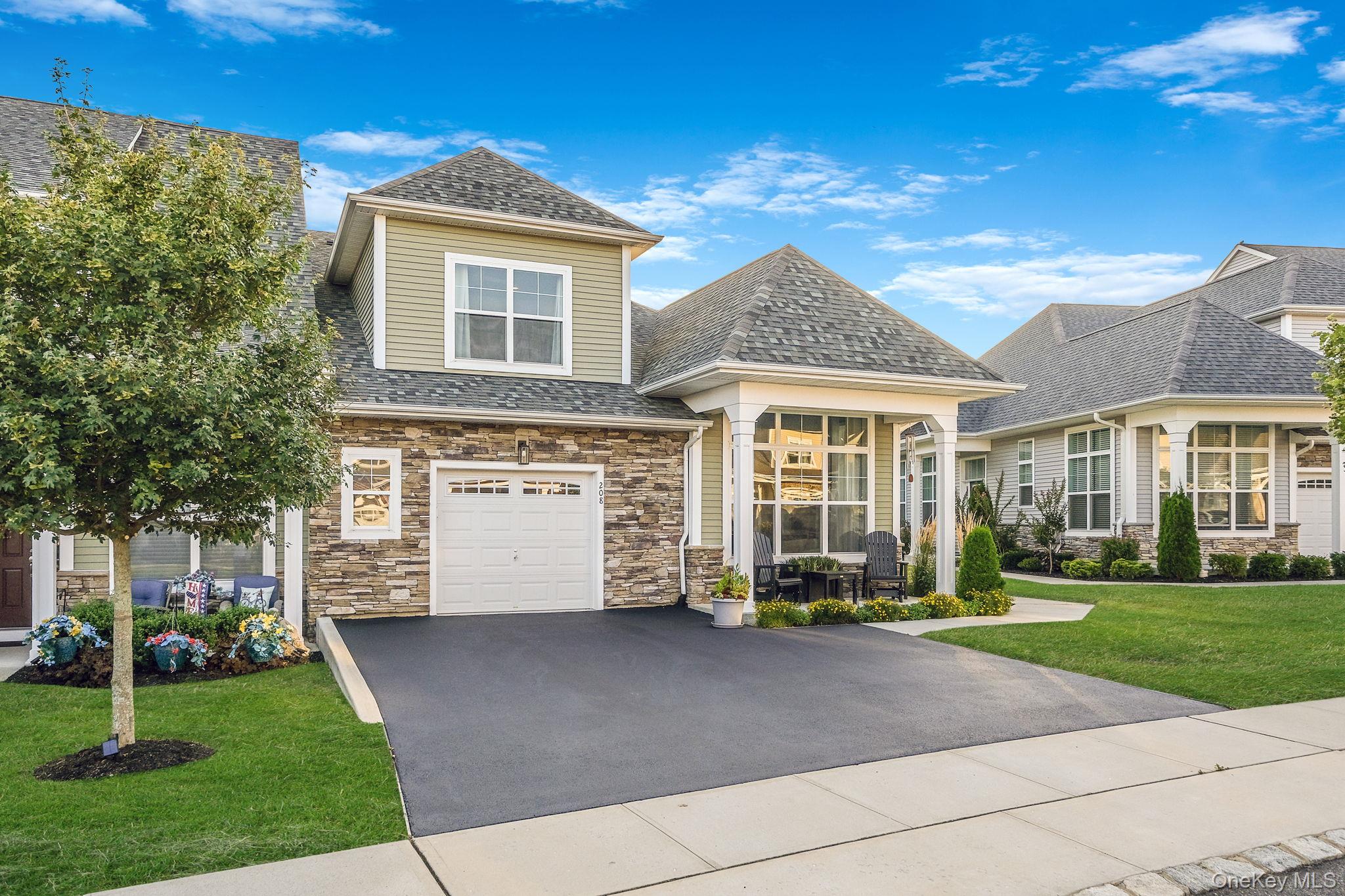 208 Belmont Circle, Yaphank, NY 11980