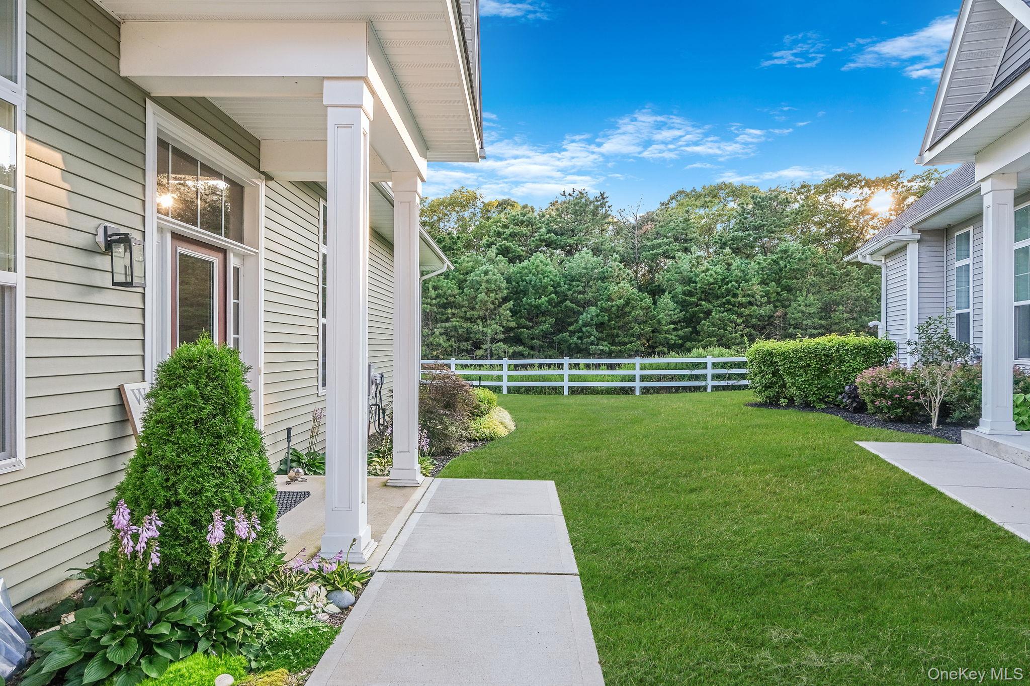 208 Belmont Circle, Yaphank, NY 11980