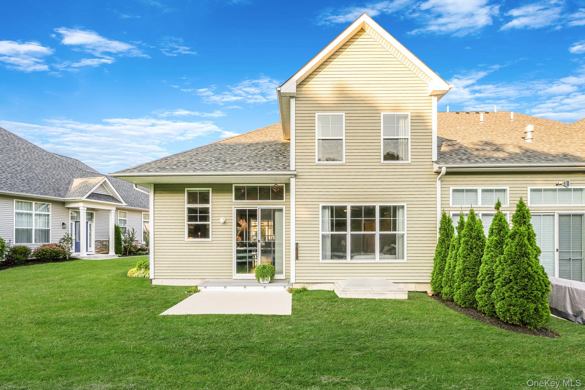 208 Belmont Circle, Yaphank, NY 11980