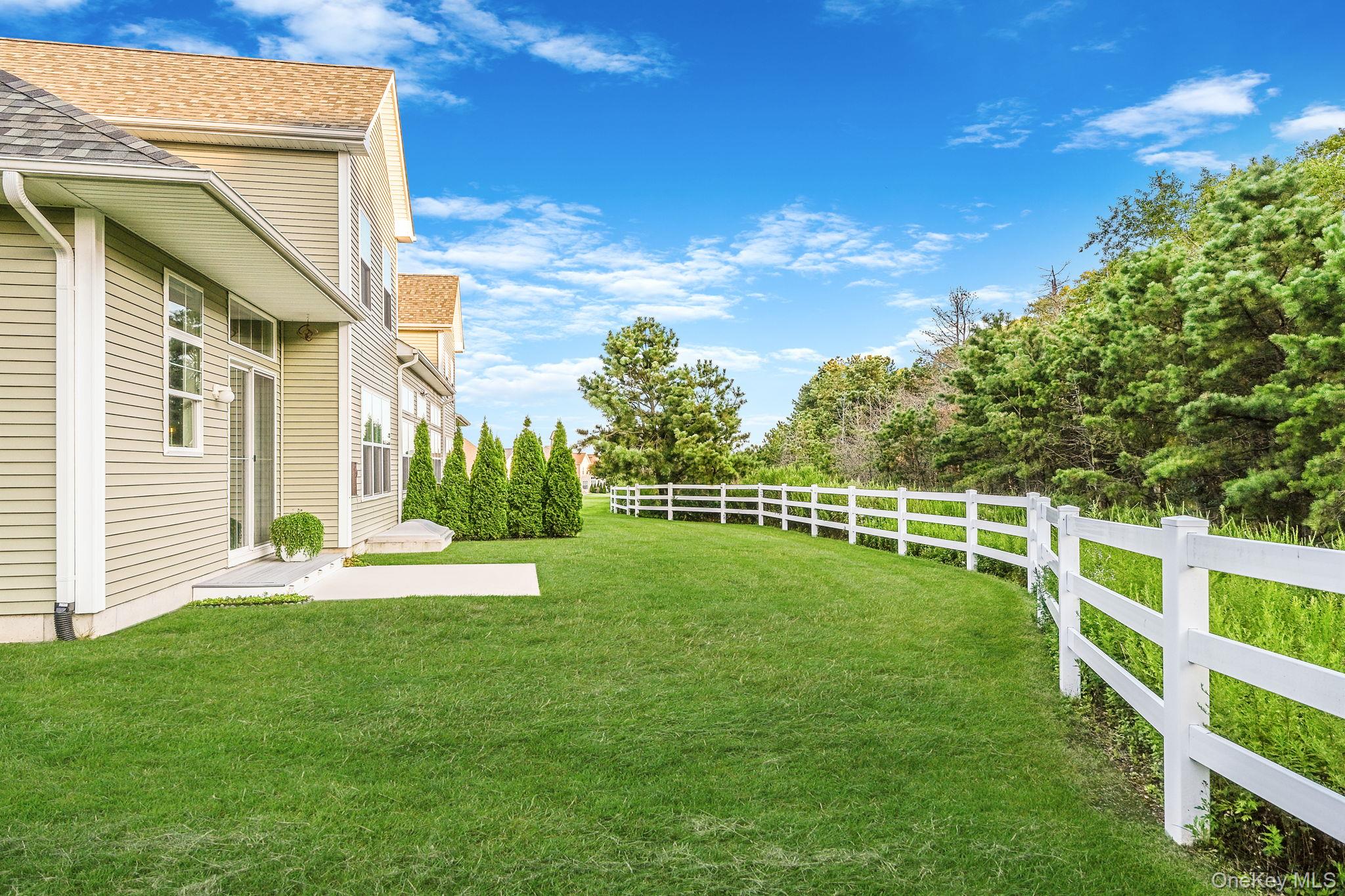 208 Belmont Circle, Yaphank, NY 11980