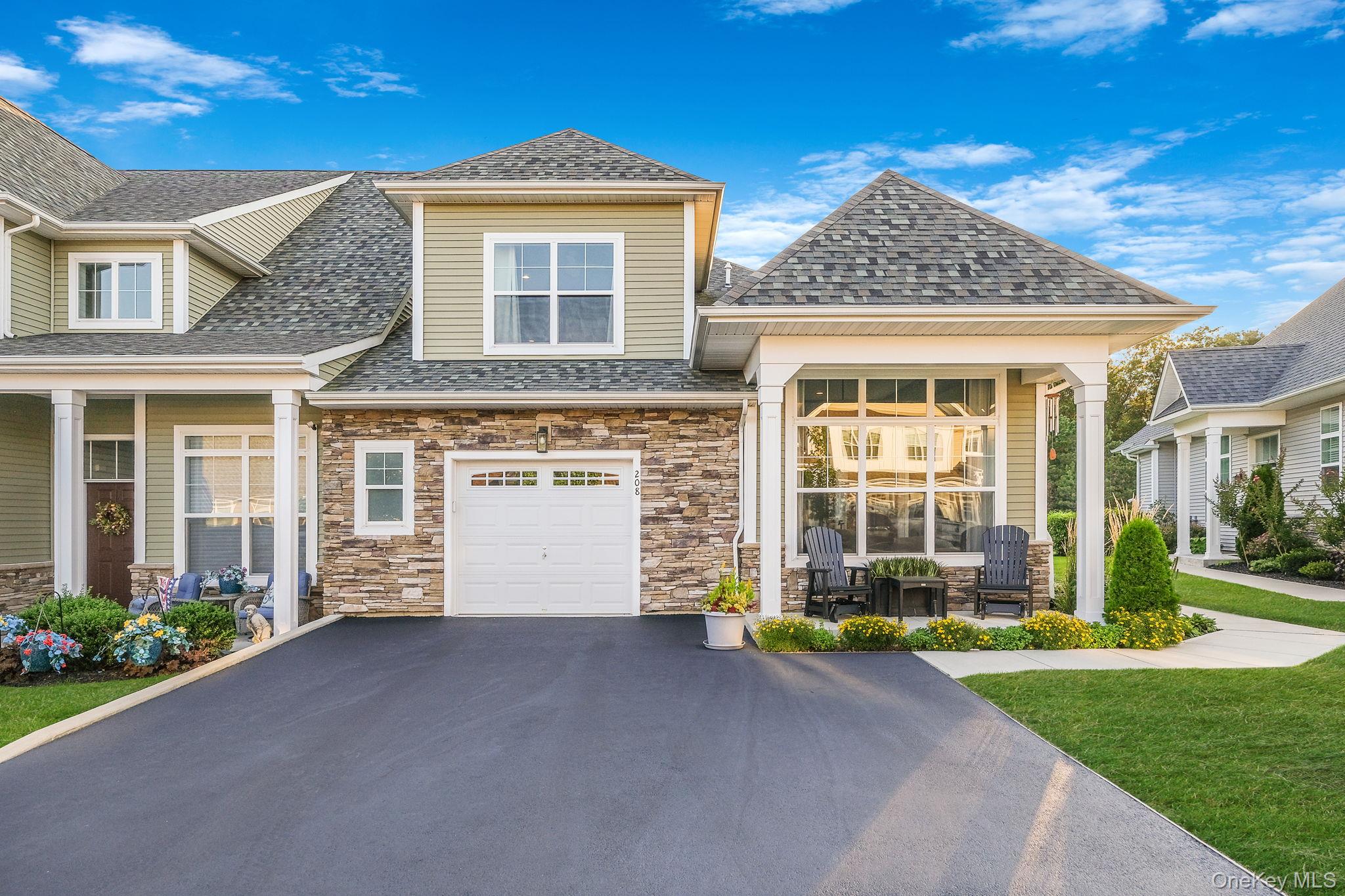 208 Belmont Circle, Yaphank, NY 11980