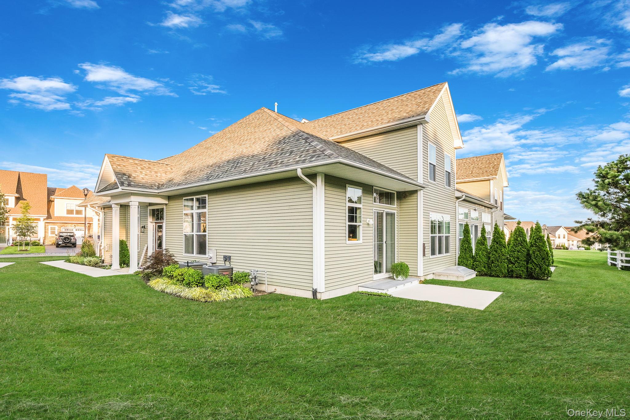 208 Belmont Circle, Yaphank, NY 11980