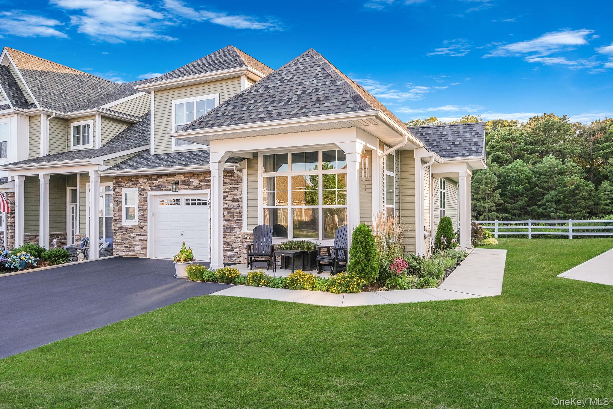 208 Belmont Circle, Yaphank, NY 11980