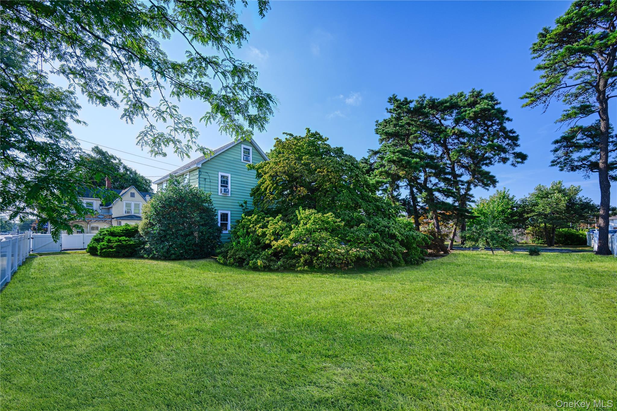 464 Central Avenue, Bethpage, NY 11714