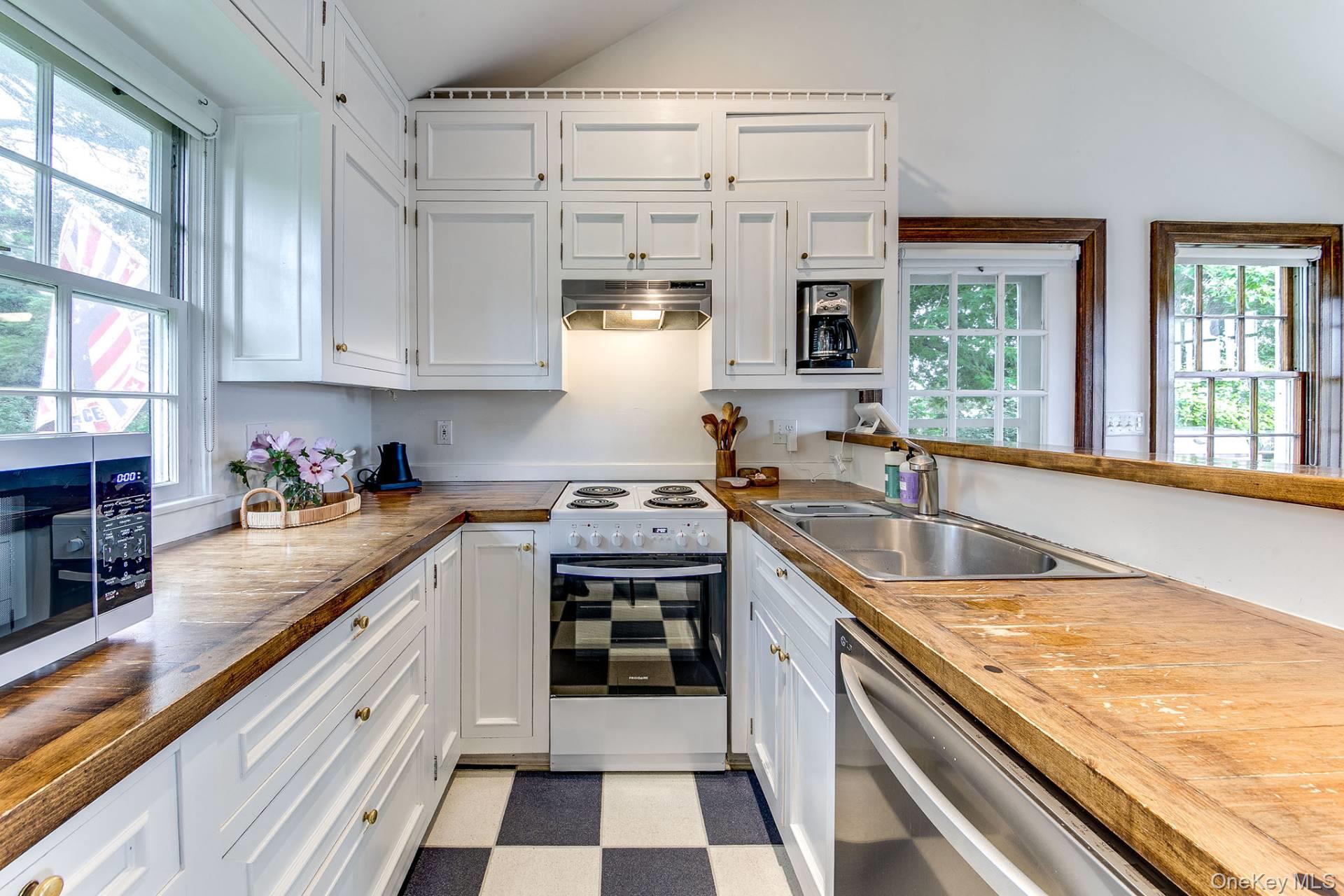 11 East Harbor Drive, Sag Harbor, NY 11963