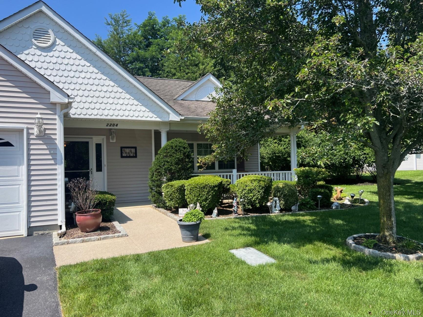 2204 Pebble Beach Path, Riverhead, NY 11901