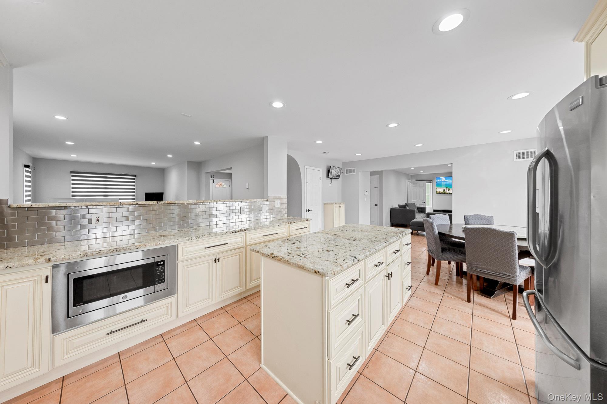 458 Mineola Avenue, Carle Place, NY 11514