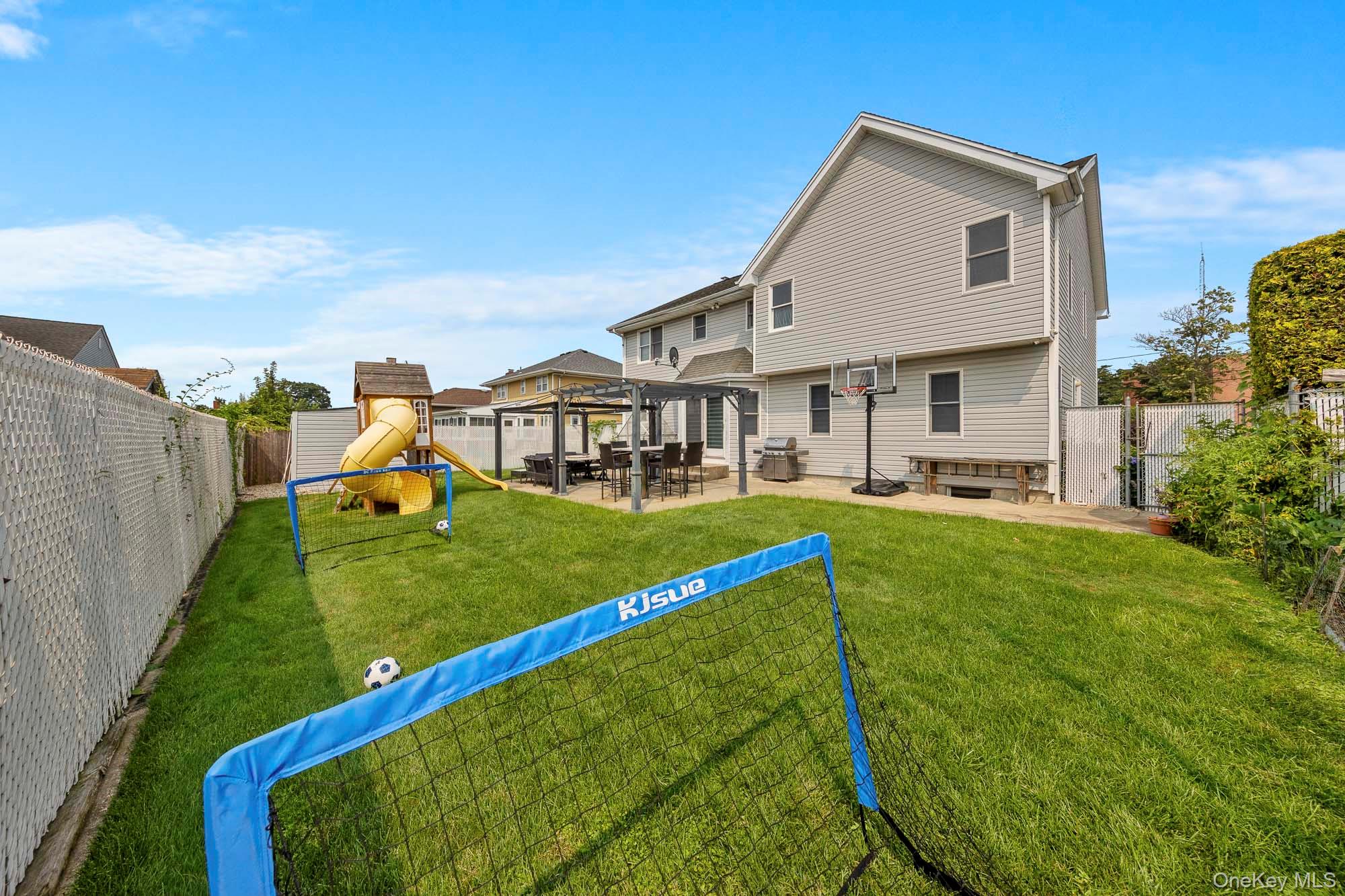 458 Mineola Avenue, Carle Place, NY 11514